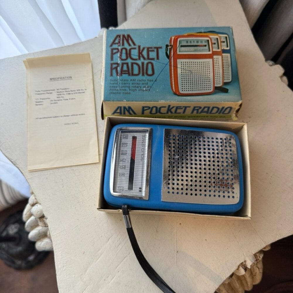 TESTED Vintage AM Transistor Solid State Handheld Radio Blue WORKING Clean